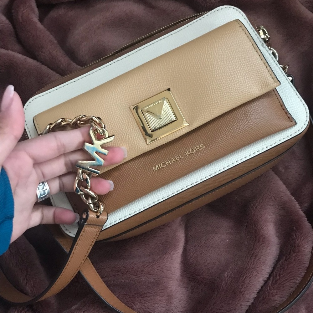 Micheal Kors- MK Crossbody Chain Bag